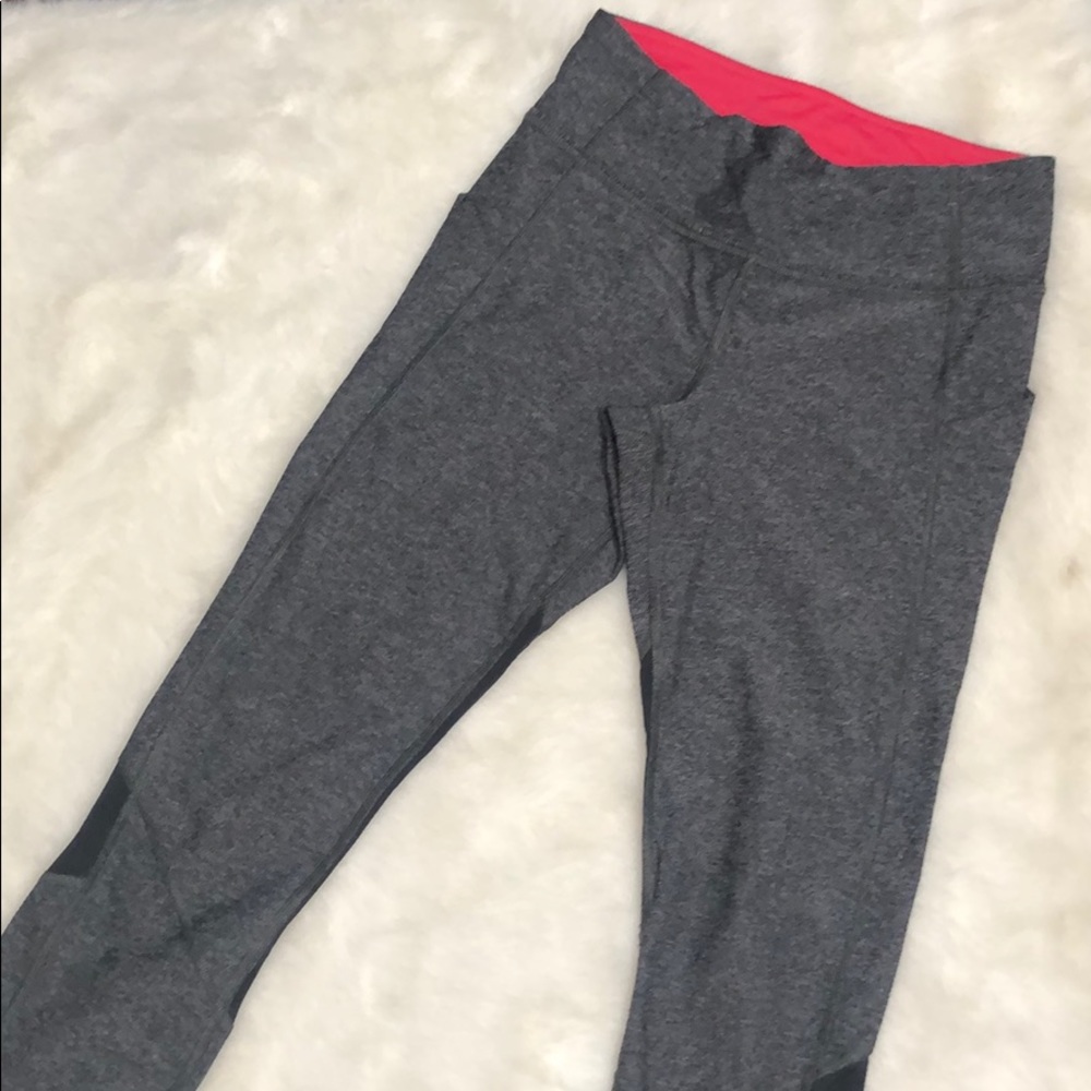Gray lululemon crop size 4